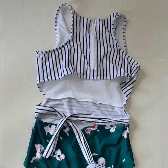 Pair of Bathing Suits - Picture 5 of 13